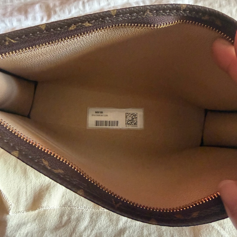 Louis Vuitton Monogram Pouch - Picture 5 of 5